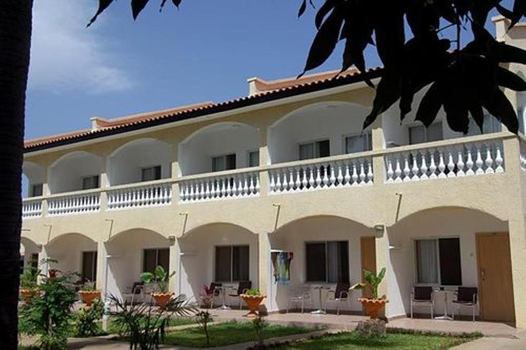 Cape Point Hotel Bakau Zewnętrze zdjęcie