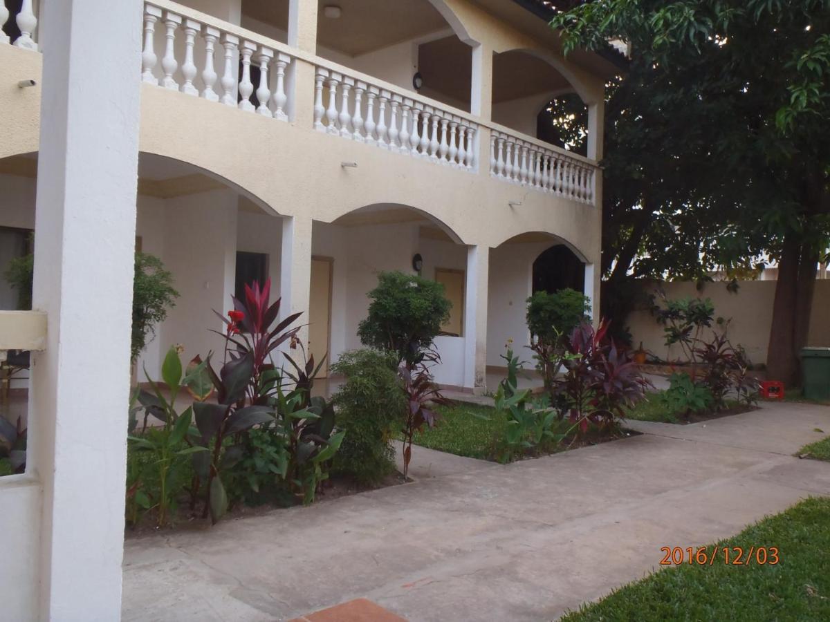 Cape Point Hotel Bakau Zewnętrze zdjęcie