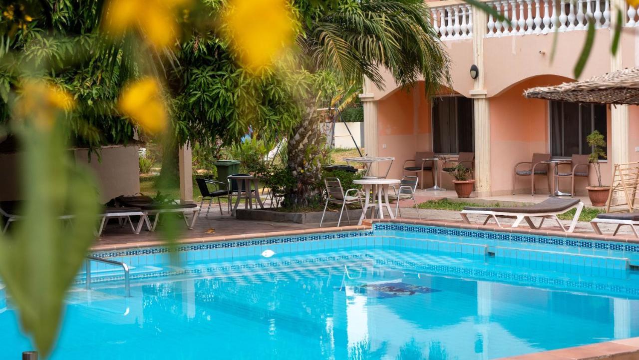 Cape Point Hotel Bakau Zewnętrze zdjęcie