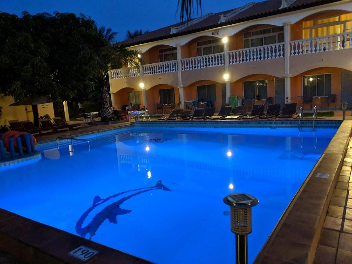 Cape Point Hotel Bakau Zewnętrze zdjęcie