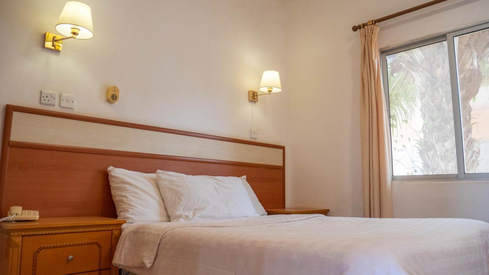 Cape Point Hotel Bakau Zewnętrze zdjęcie
