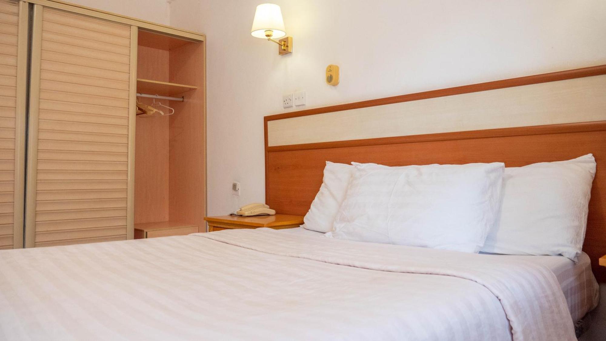 Cape Point Hotel Bakau Zewnętrze zdjęcie