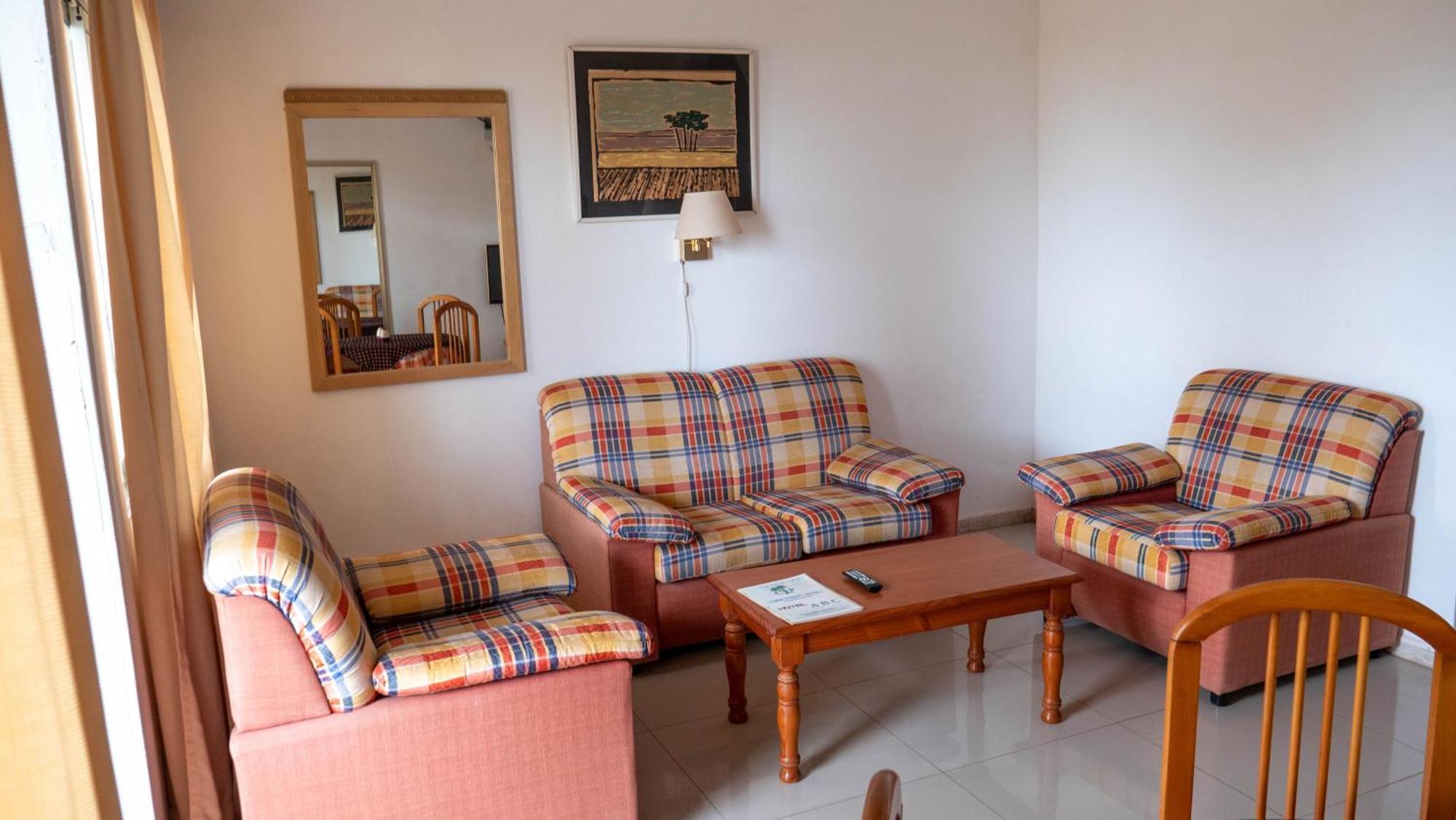 Cape Point Hotel Bakau Zewnętrze zdjęcie