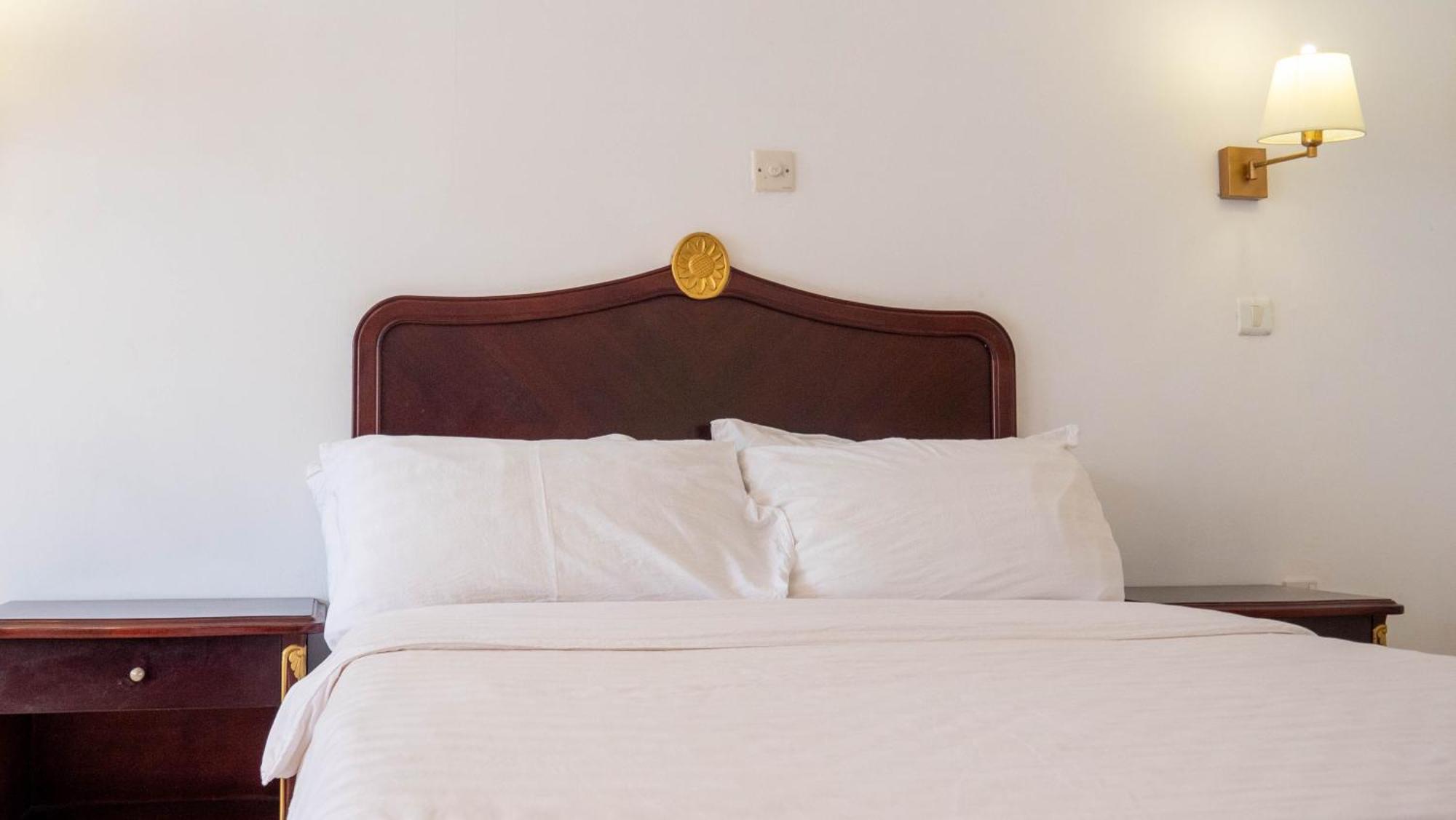 Cape Point Hotel Bakau Zewnętrze zdjęcie