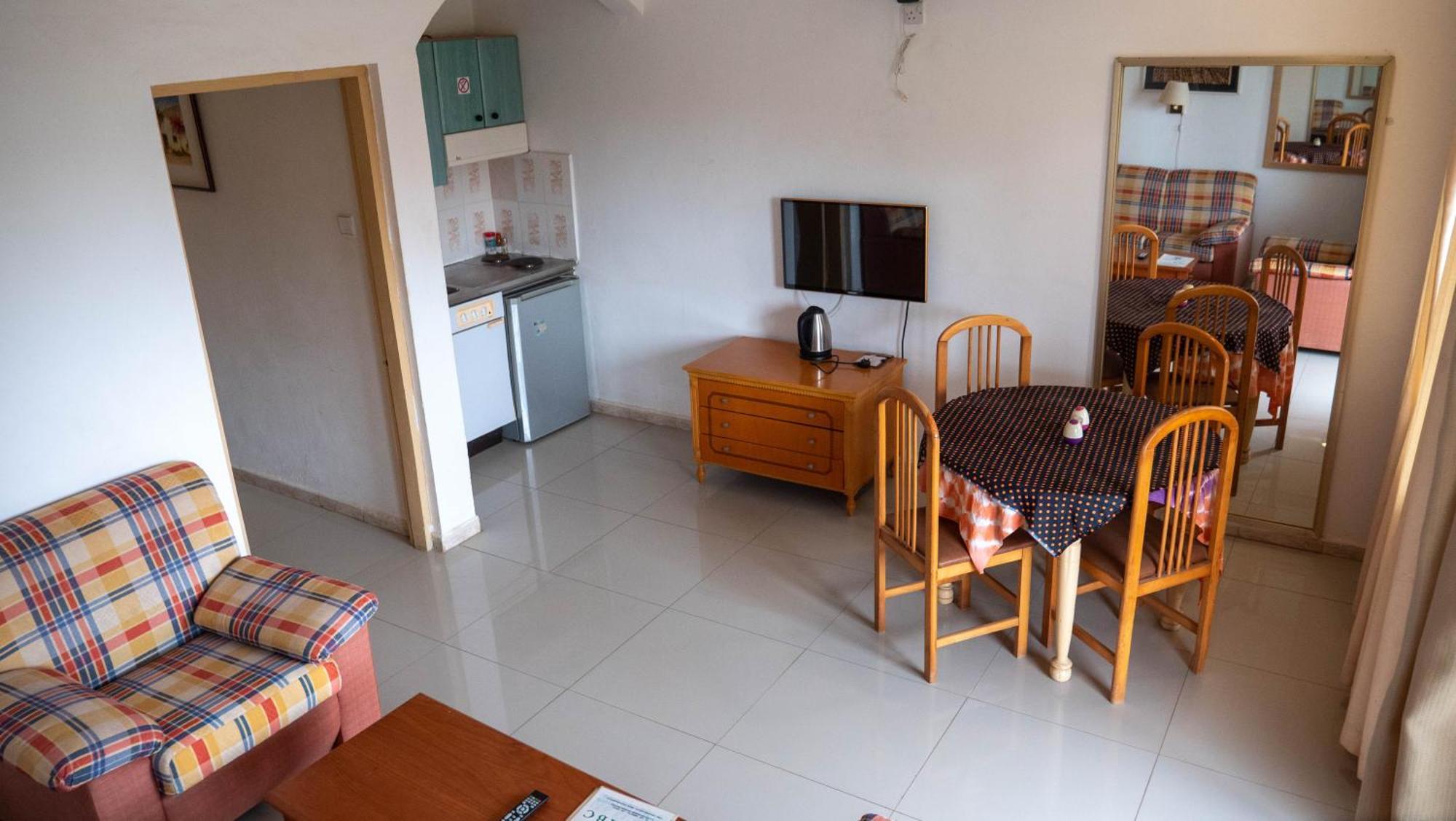 Cape Point Hotel Bakau Zewnętrze zdjęcie