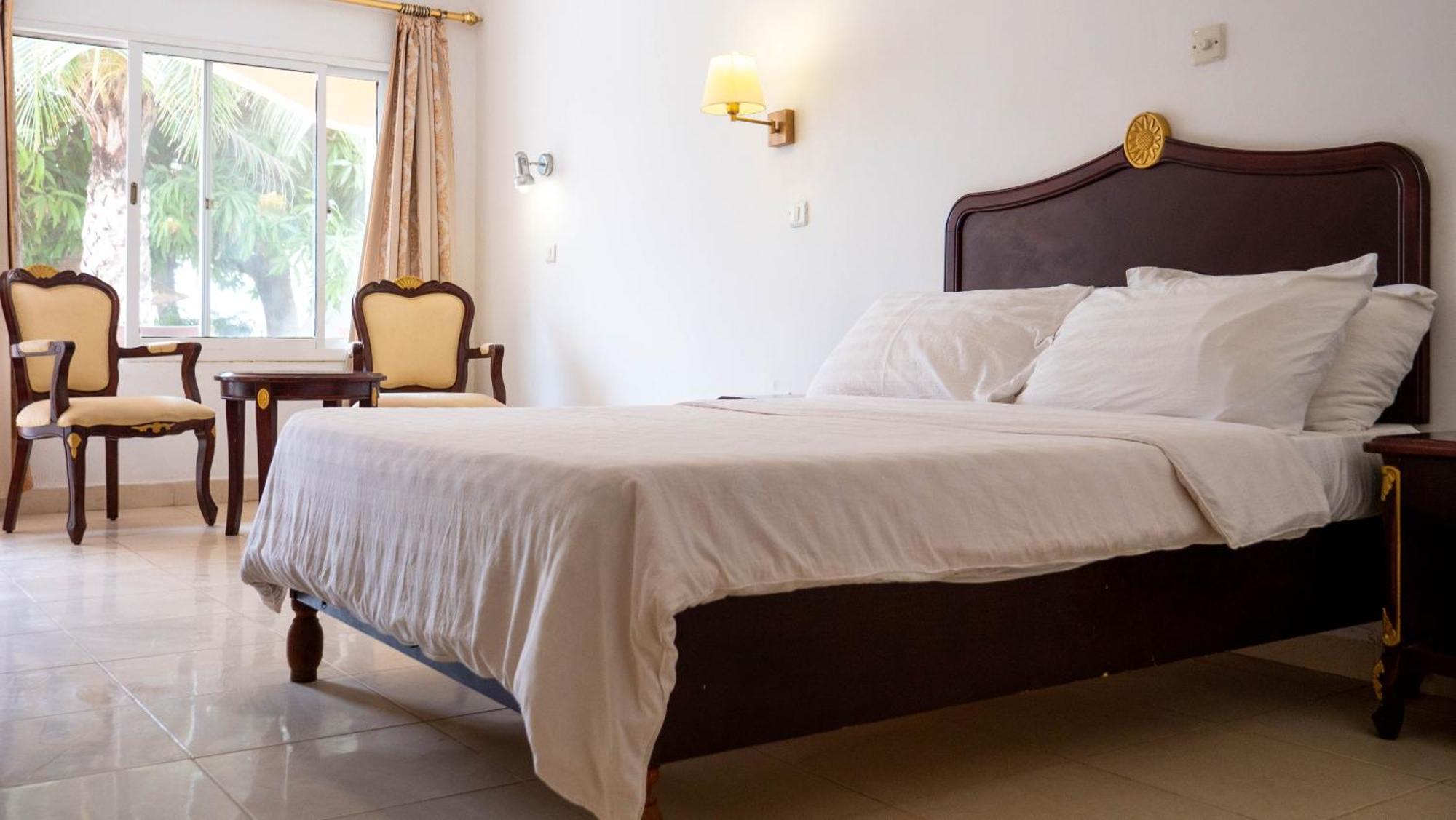 Cape Point Hotel Bakau Zewnętrze zdjęcie
