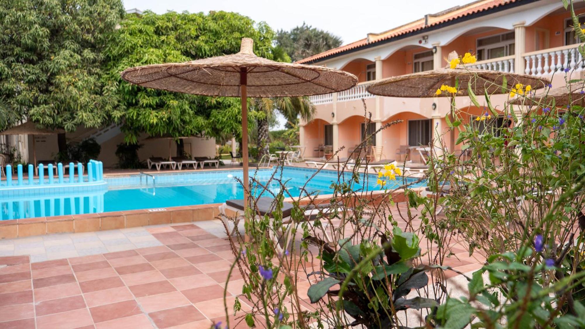 Cape Point Hotel Bakau Zewnętrze zdjęcie