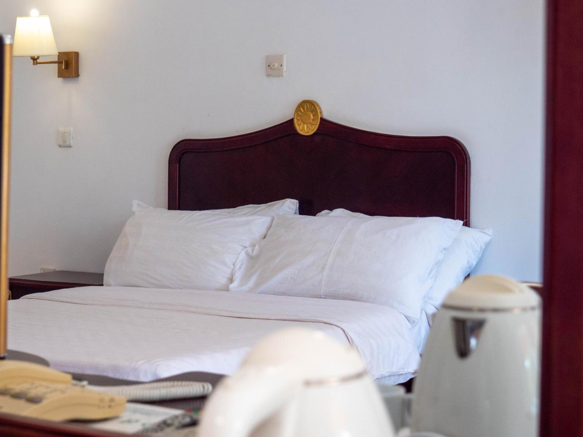 Cape Point Hotel Bakau Zewnętrze zdjęcie