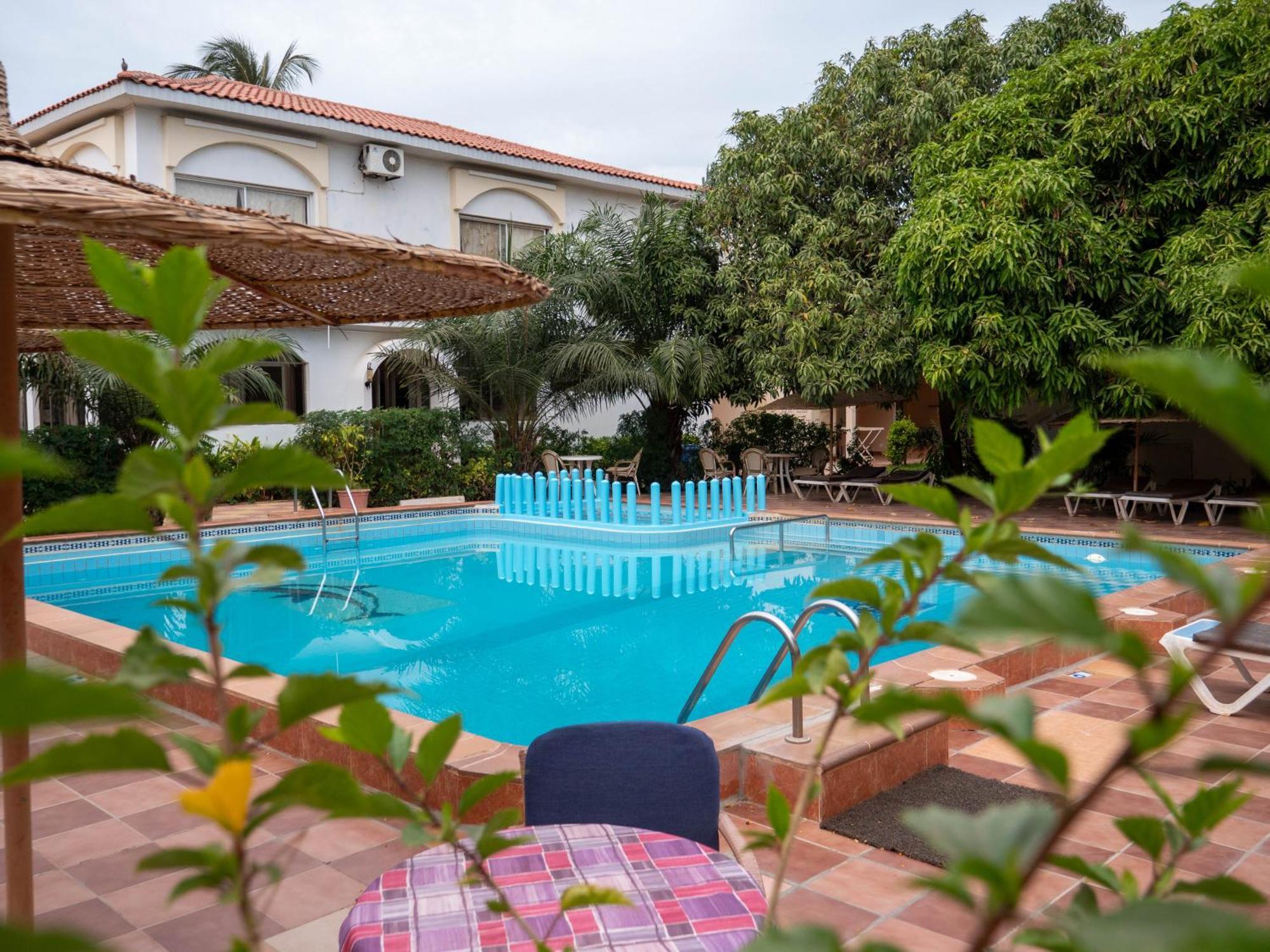 Cape Point Hotel Bakau Zewnętrze zdjęcie