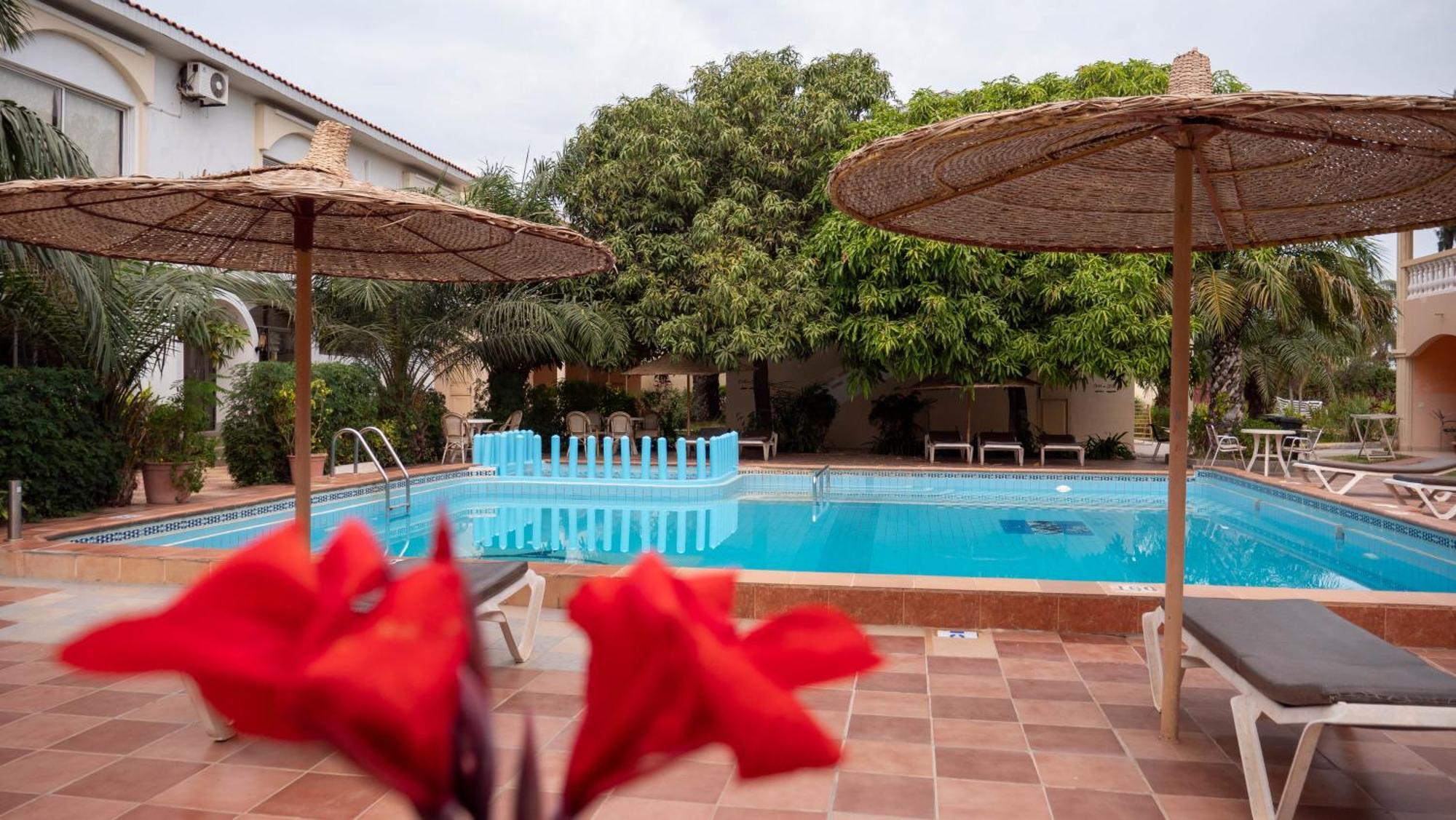 Cape Point Hotel Bakau Zewnętrze zdjęcie