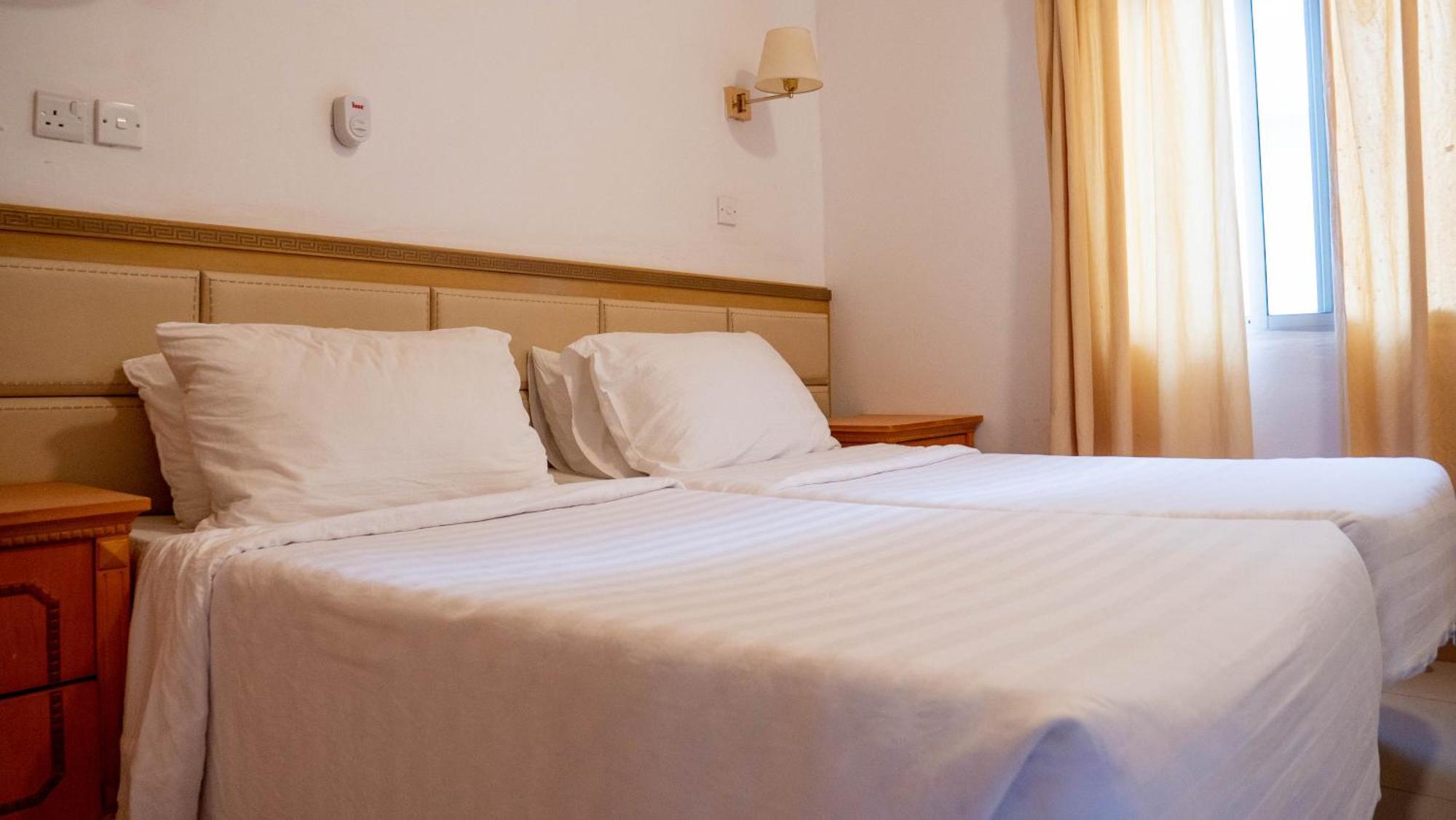 Cape Point Hotel Bakau Zewnętrze zdjęcie