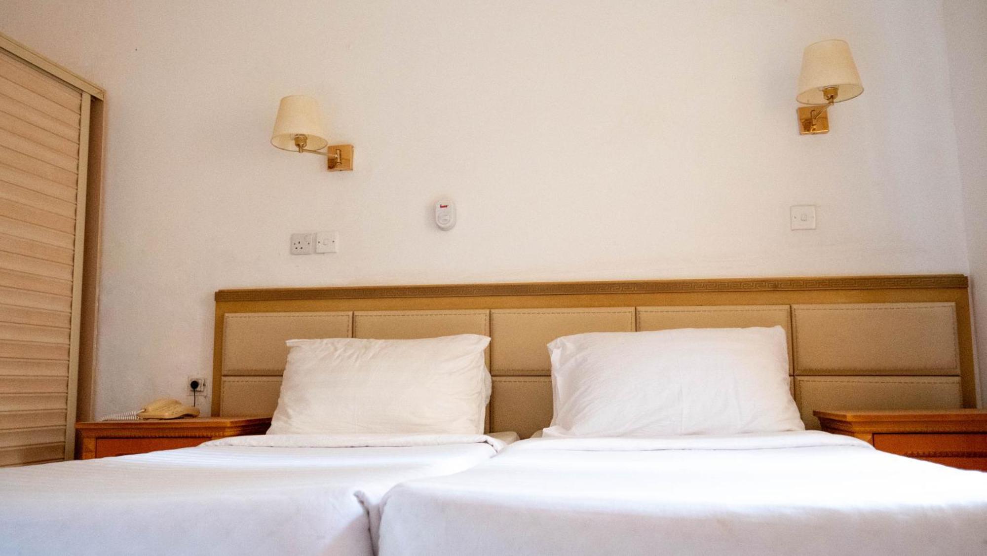 Cape Point Hotel Bakau Zewnętrze zdjęcie