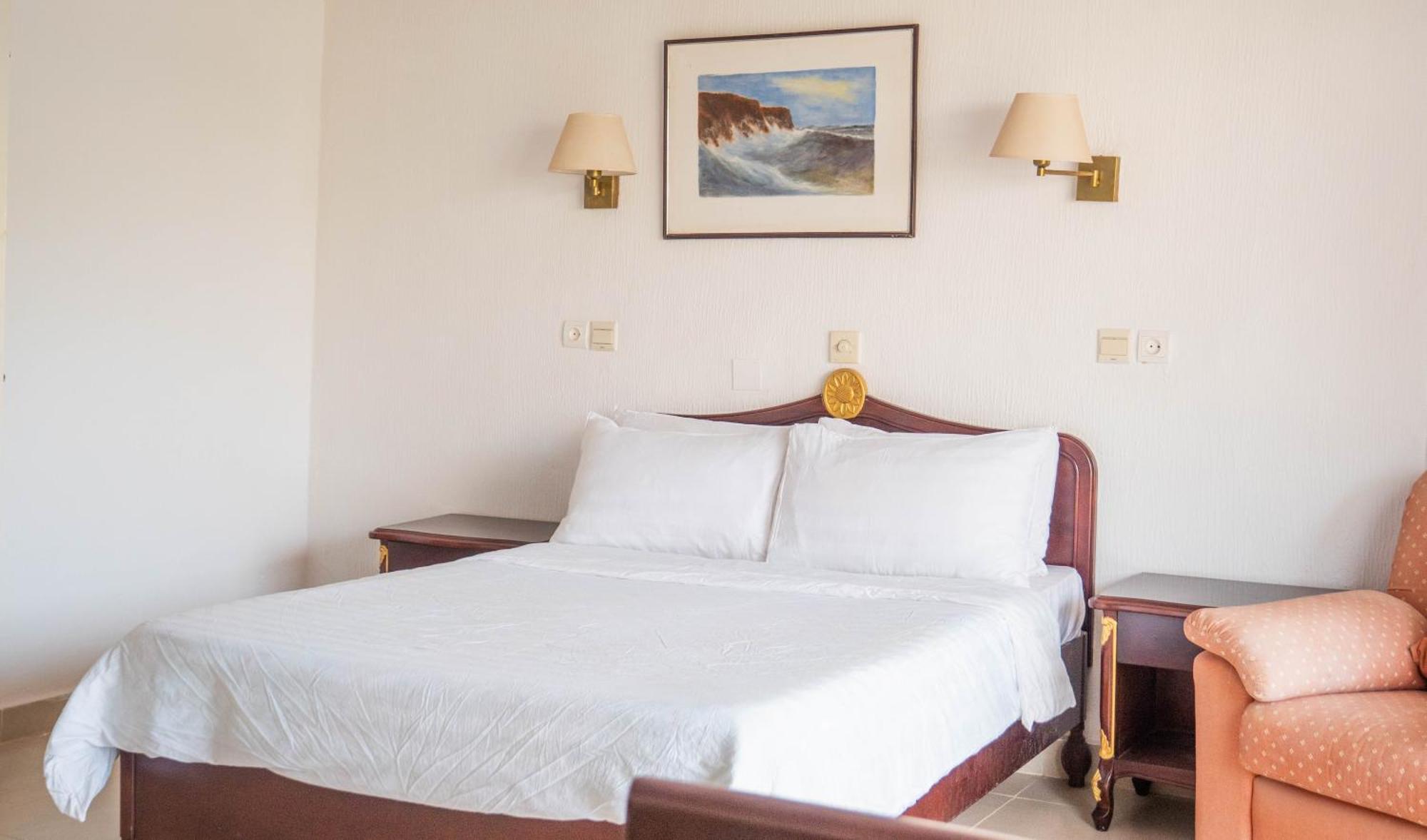Cape Point Hotel Bakau Zewnętrze zdjęcie