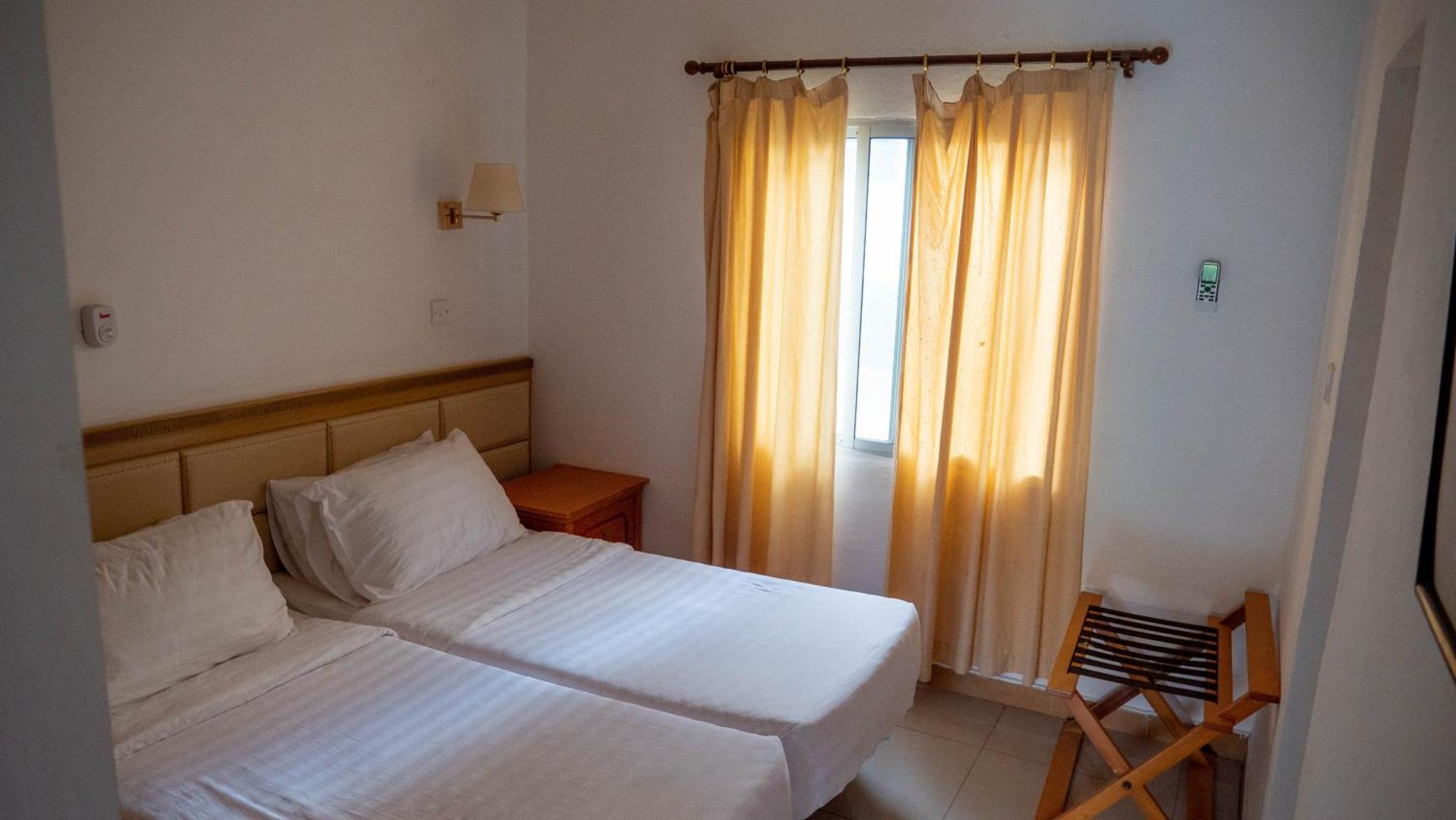 Cape Point Hotel Bakau Zewnętrze zdjęcie