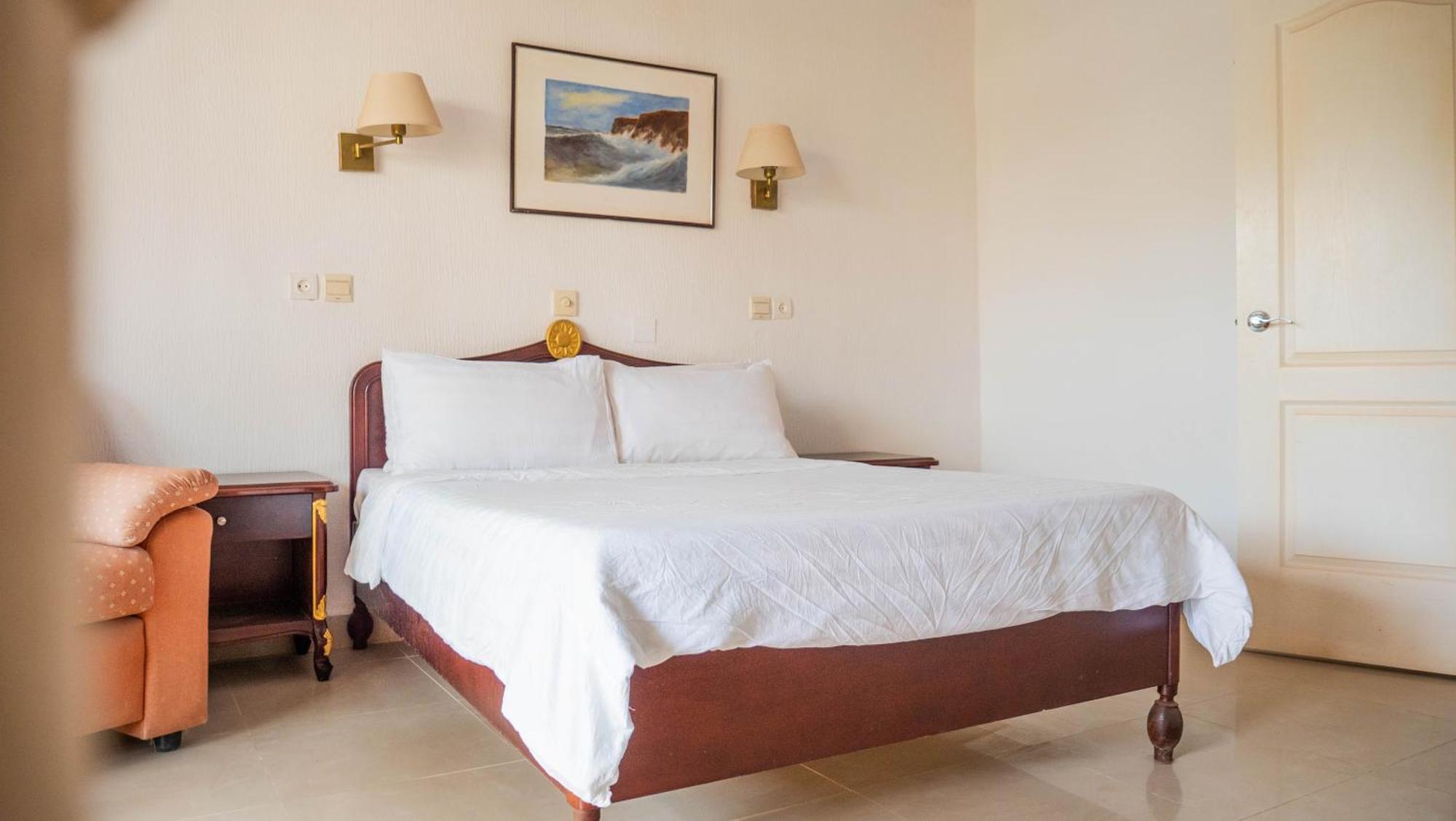 Cape Point Hotel Bakau Zewnętrze zdjęcie