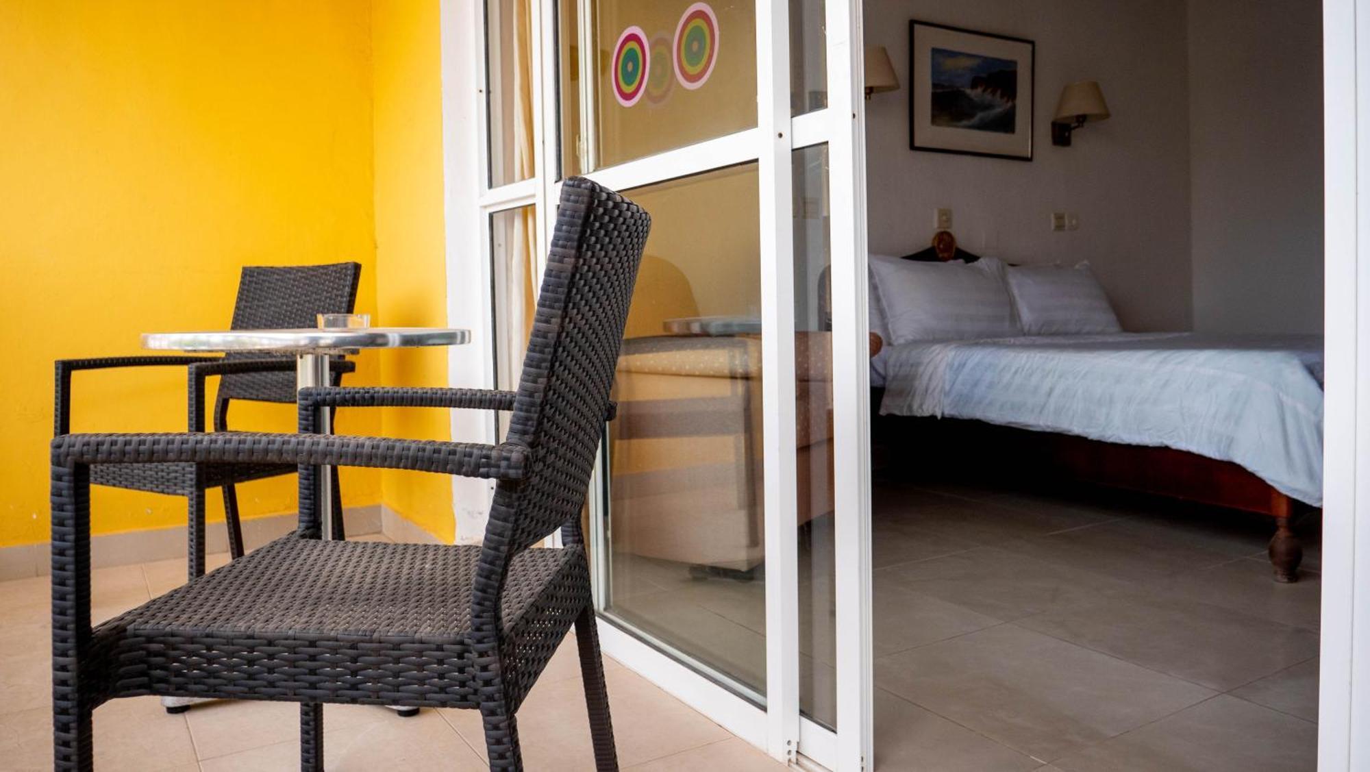 Cape Point Hotel Bakau Zewnętrze zdjęcie