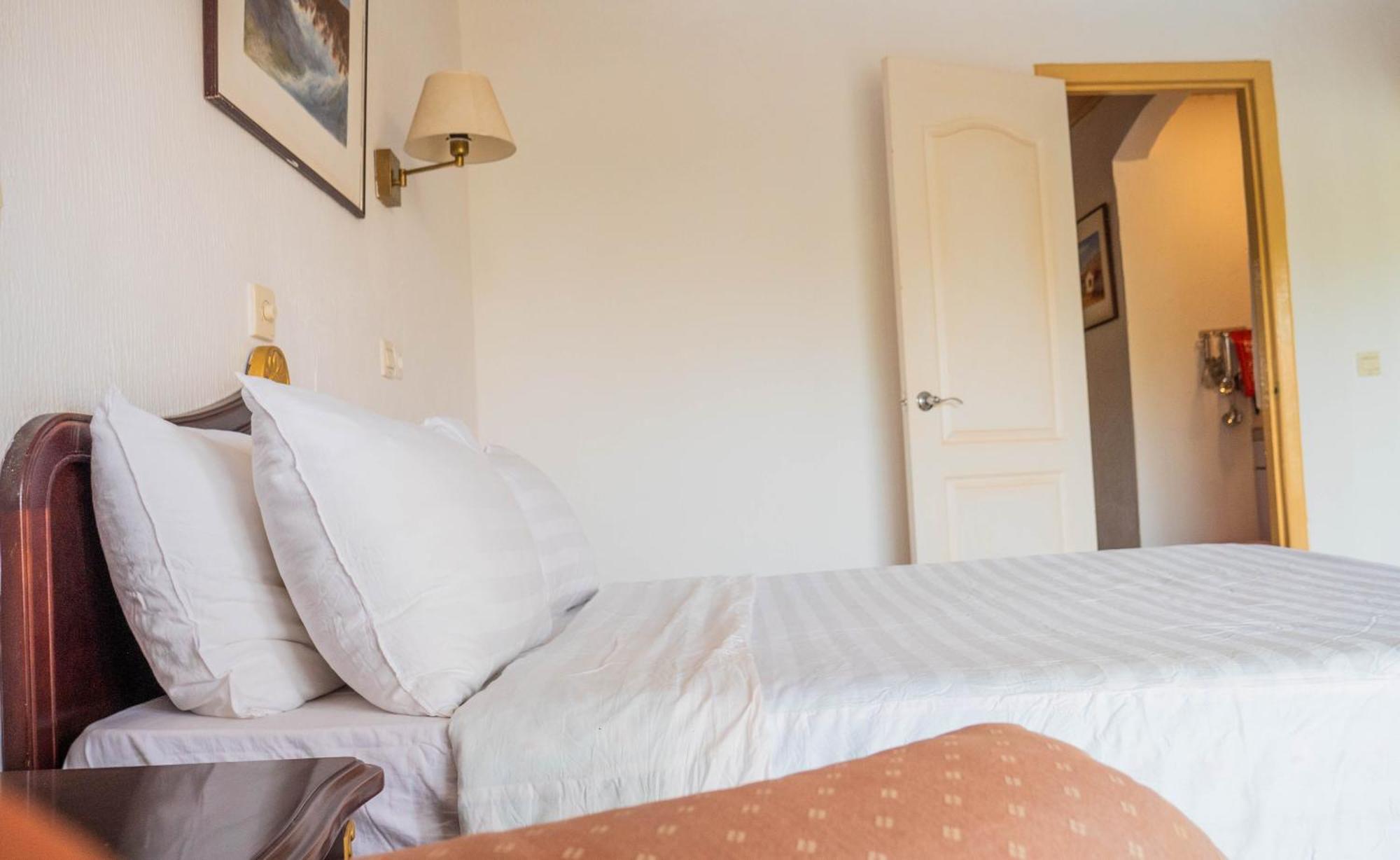 Cape Point Hotel Bakau Zewnętrze zdjęcie