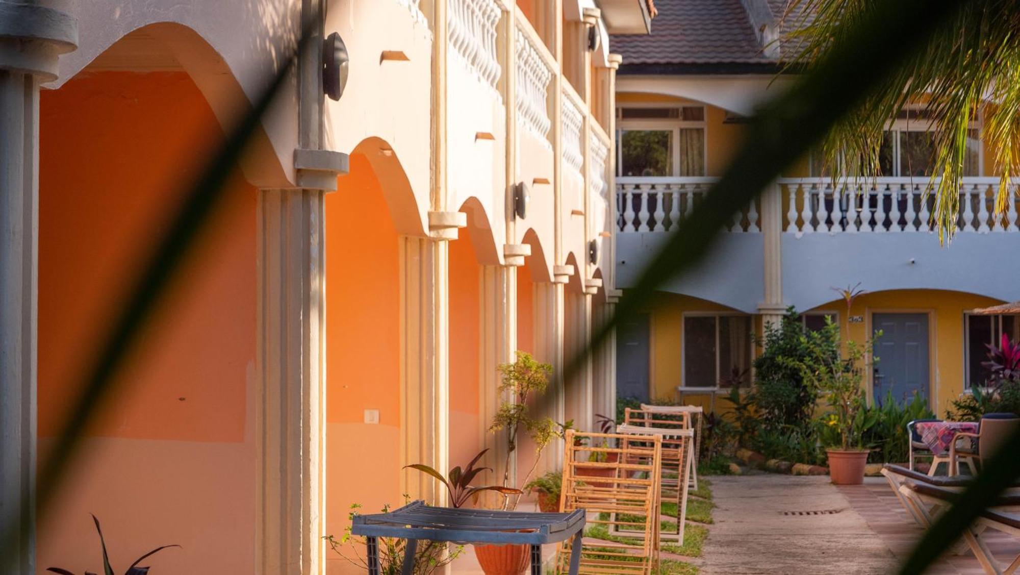 Cape Point Hotel Bakau Zewnętrze zdjęcie