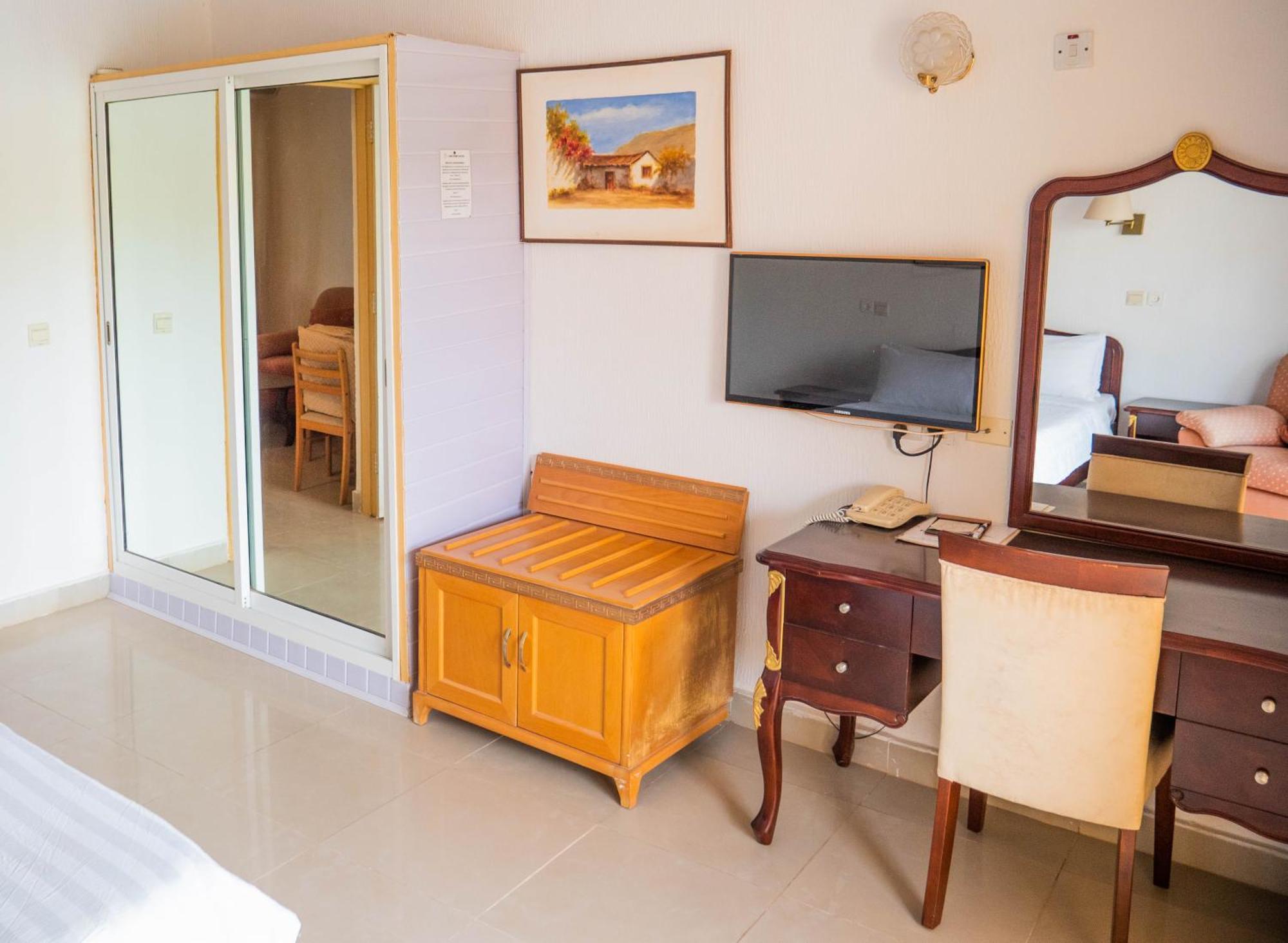 Cape Point Hotel Bakau Zewnętrze zdjęcie