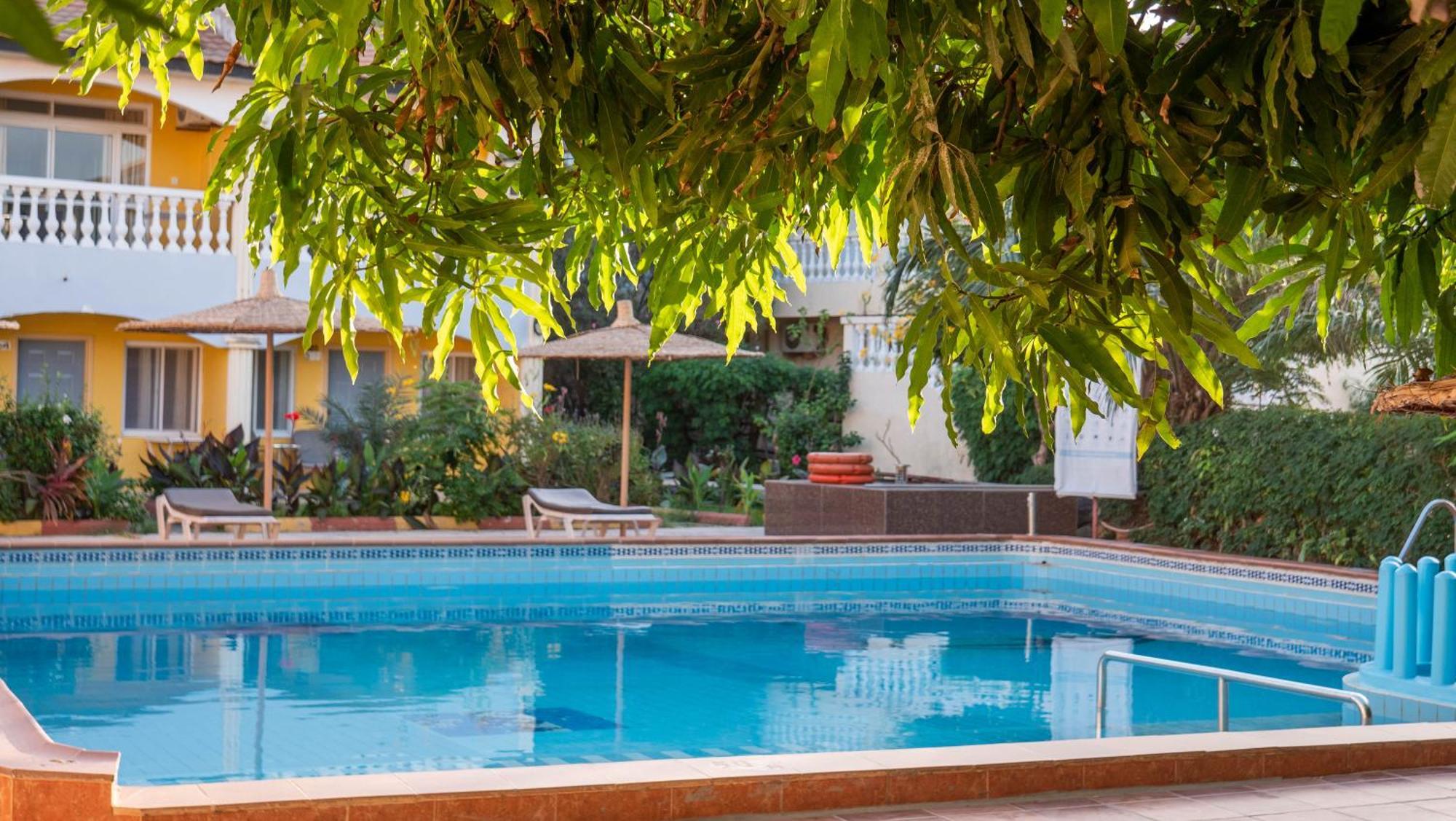 Cape Point Hotel Bakau Zewnętrze zdjęcie