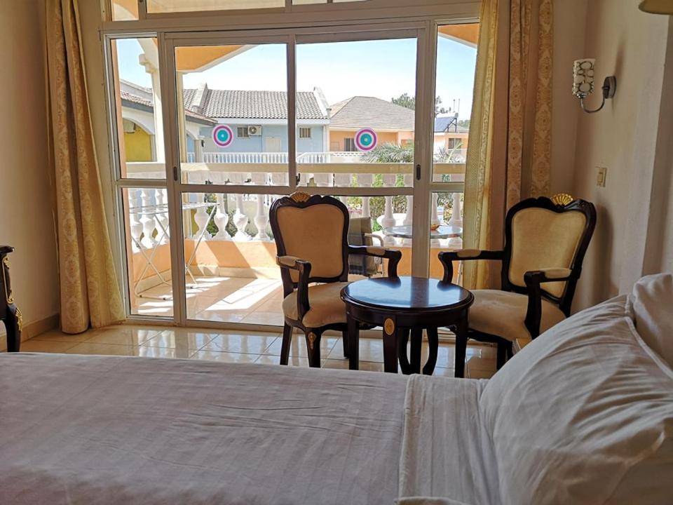 Cape Point Hotel Bakau Zewnętrze zdjęcie